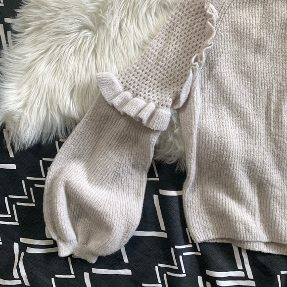 EXPRESS▪️Bubble Sleeve Ruffle Knitted Sweater. S - Picture 9 of 12